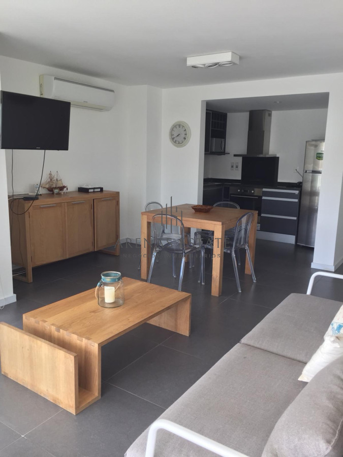 Apartamento ID.4015 - Apartamento de 2 dormitorios en venta en Península a metros del mar