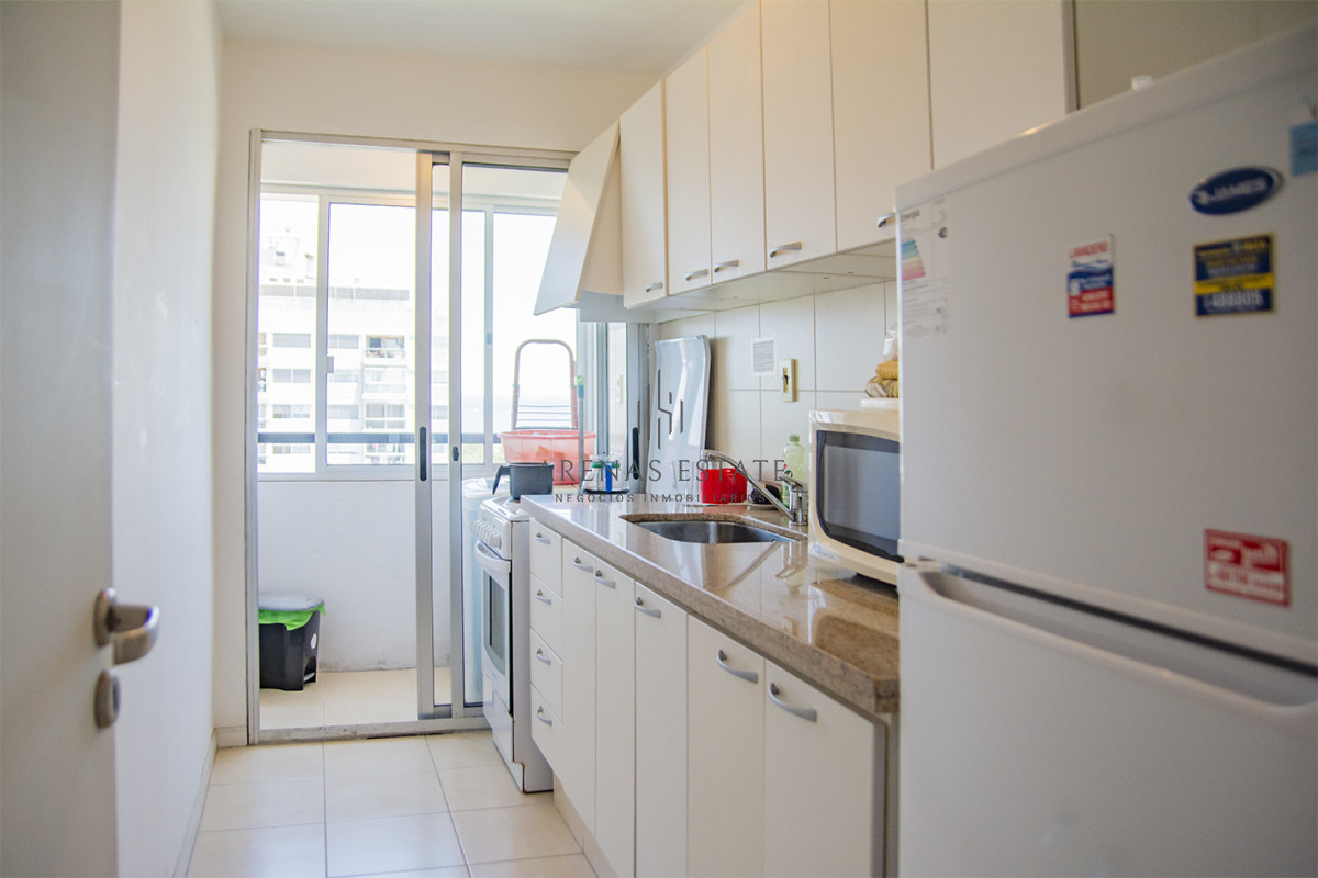 Apartamento ID.4177 - Vende apto de 2 dormitorios con vista al mar en Punta del este