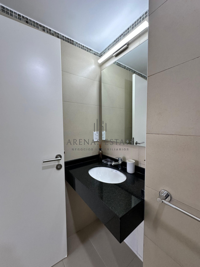 Apartamento ID.4104 - Vende apartamento de 1 dormitorio y medio en Peninsula, Punta del Este