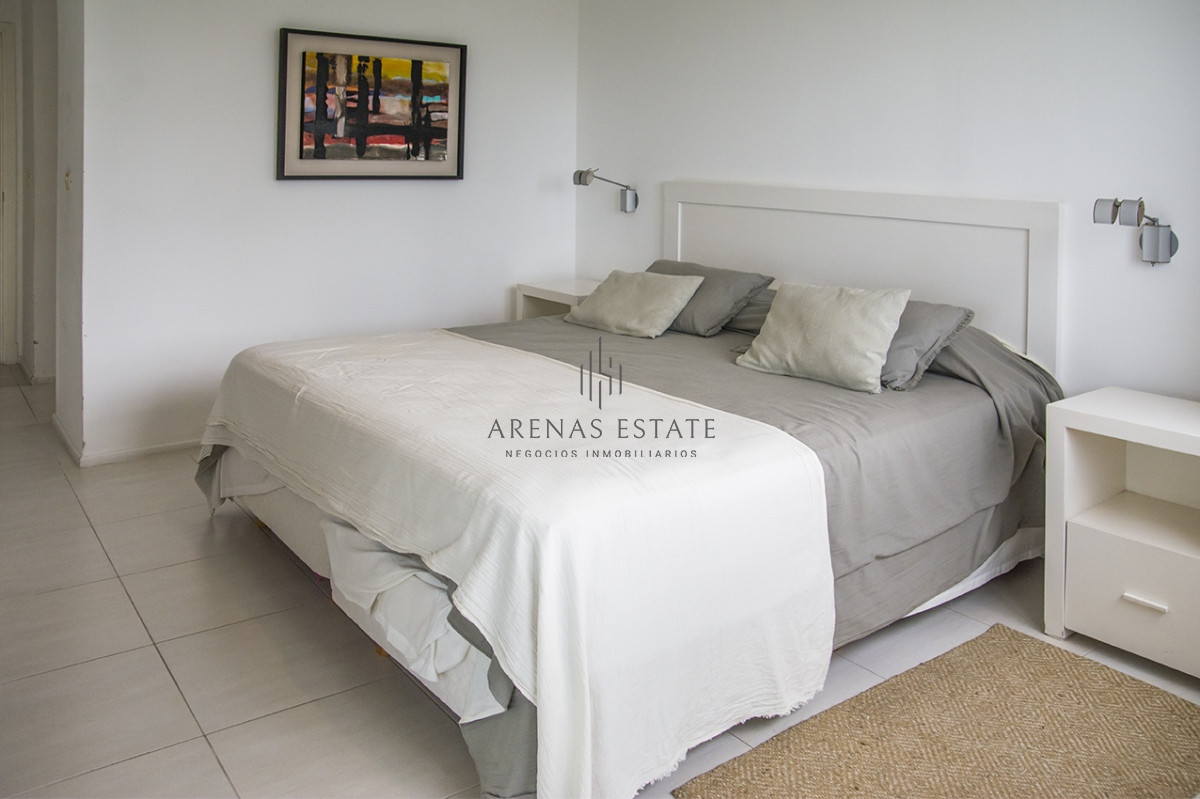 Apartamento ID.2653 - Vende apartamento de 3 dormitorios + dependencia , en brava , Punta del Este 