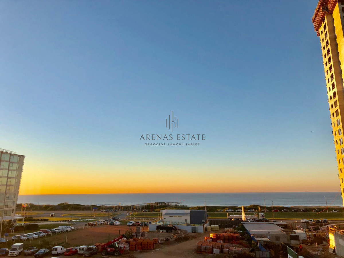 Apartamento ID.2060 - Apartamento de 3 dormitorios con parrillero en venta a pasos del mar. 