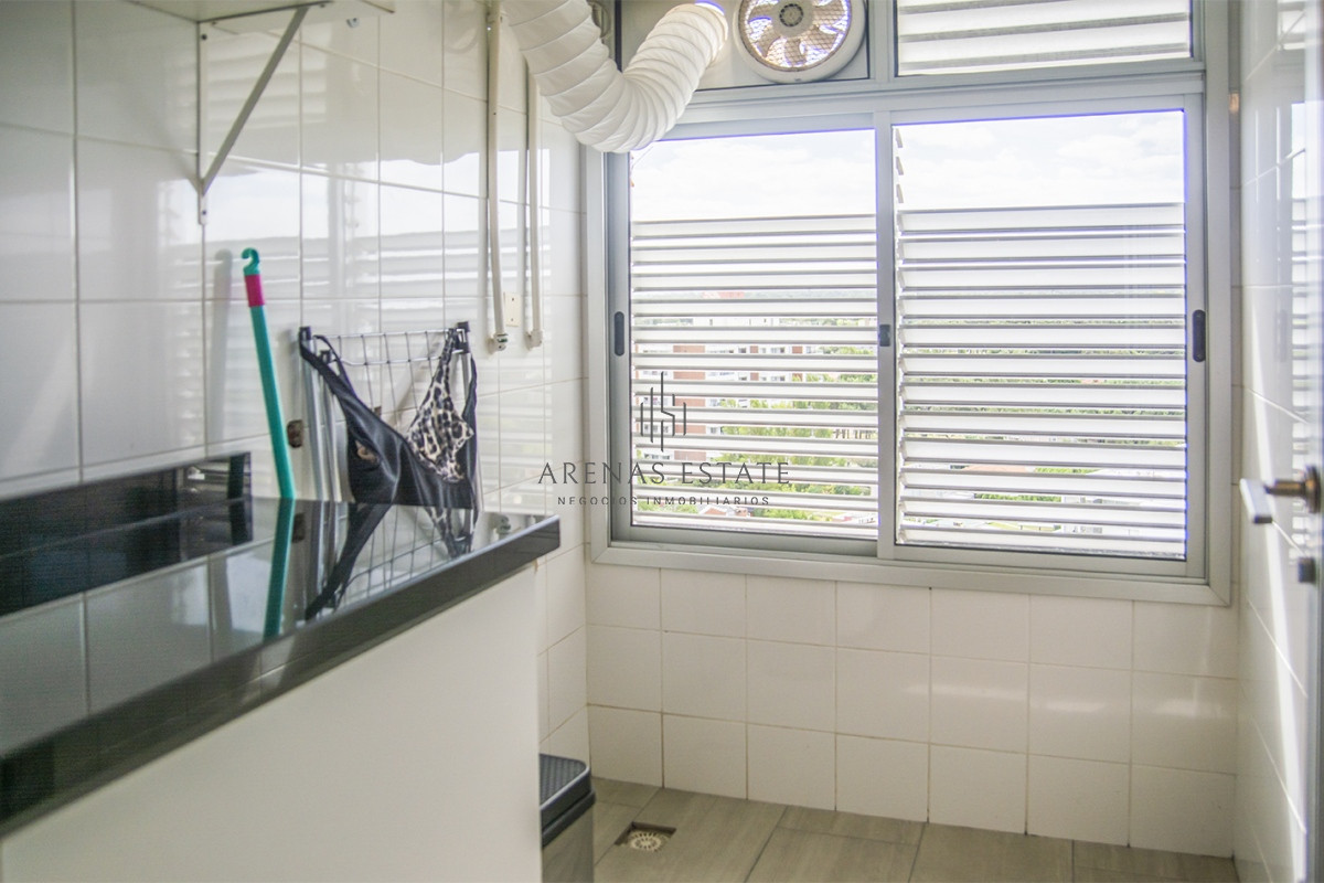 Apartamento ID.2272 - Vende apartamento de 4 dormitorios con 2 cocheras en Lincon Center, Playa Mansa, Punta del Este 