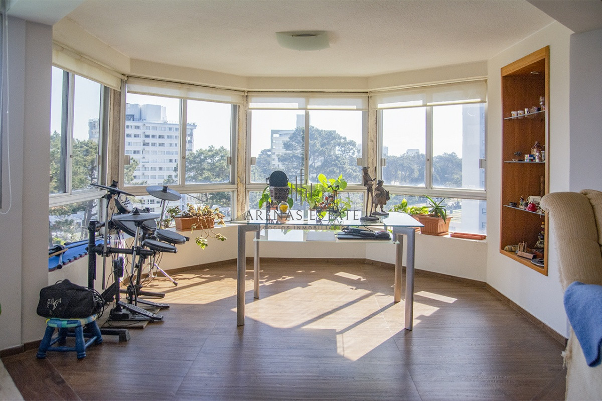 Apartamento ID.2221 - Departamento en venta de 3 dormitorios en Roosevelt Center, Punta del este 