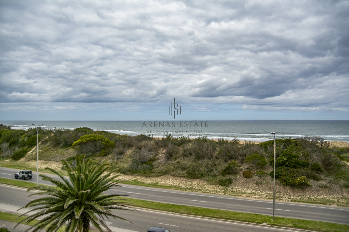 Apartamento ID.2050 - Penthouse en venta muy cómodo e iluminado. 4 dormitorios + dep. 