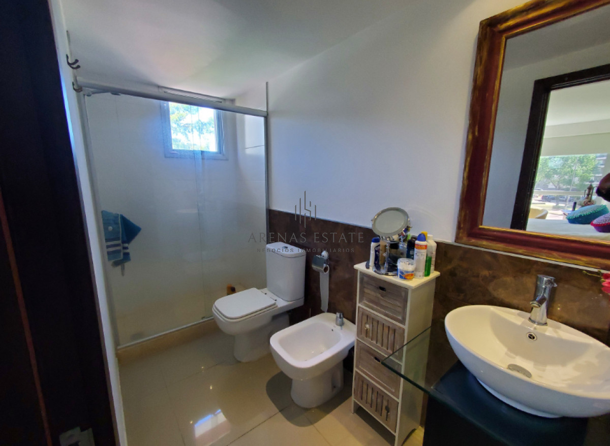 Apartamento ID.3360 - Vende apartamento de 3 dormitorios con vista a un agradable entorno, en Punta del Este.