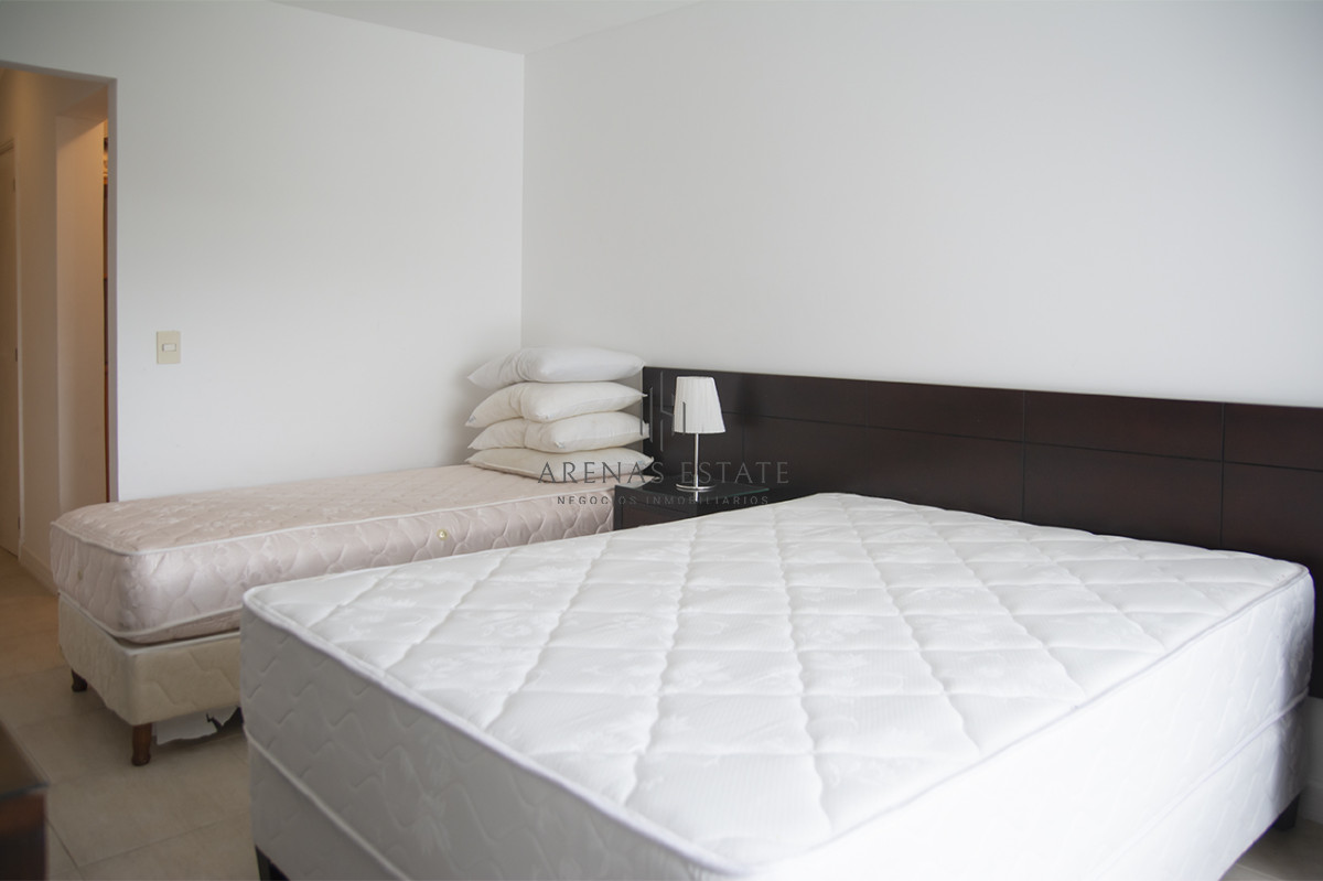 Apartamento ID.2050 - Penthouse en venta muy cómodo e iluminado. 4 dormitorios + dep. 