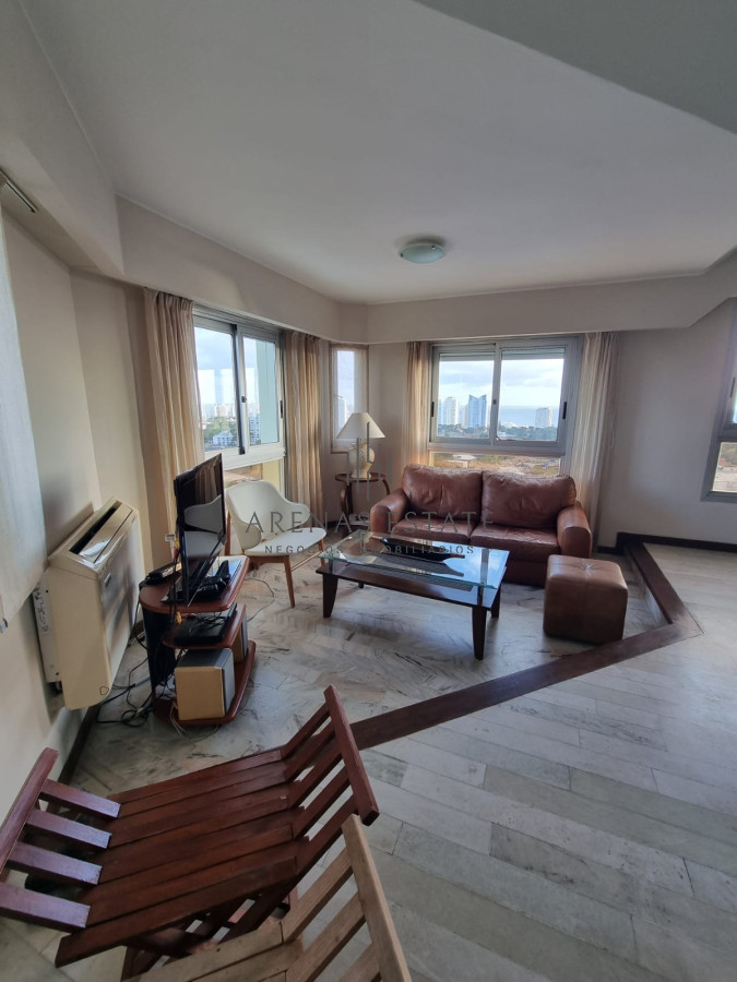 Apartamento ID.3800 - Vende espectacular apartamento de 3 dormitorios en Punta del Este