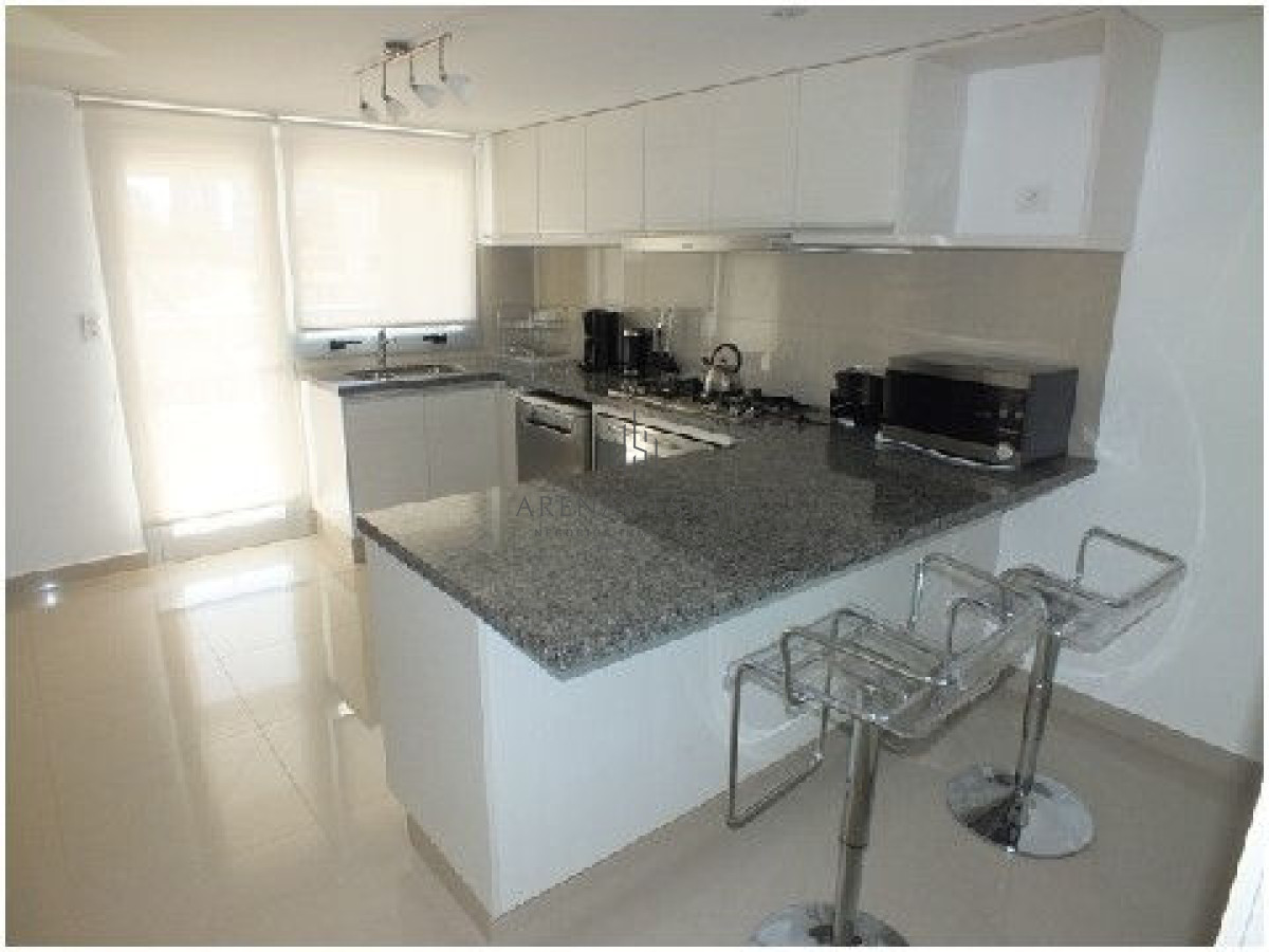 Apartamento ID.2049 - Venta Apartamento de 3 dormitorios en zona Brava, Punta del Este