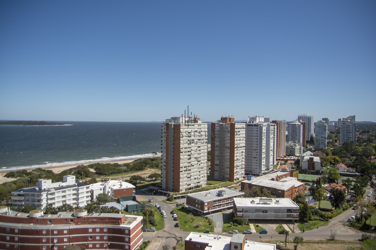 Apartamento ID.2408 - MIAMI BOULEVARD, PUNTA DEL ESTE, PLAYA MANSA, DOS DORMITORIOS , PRIMERAS PARADAS 
