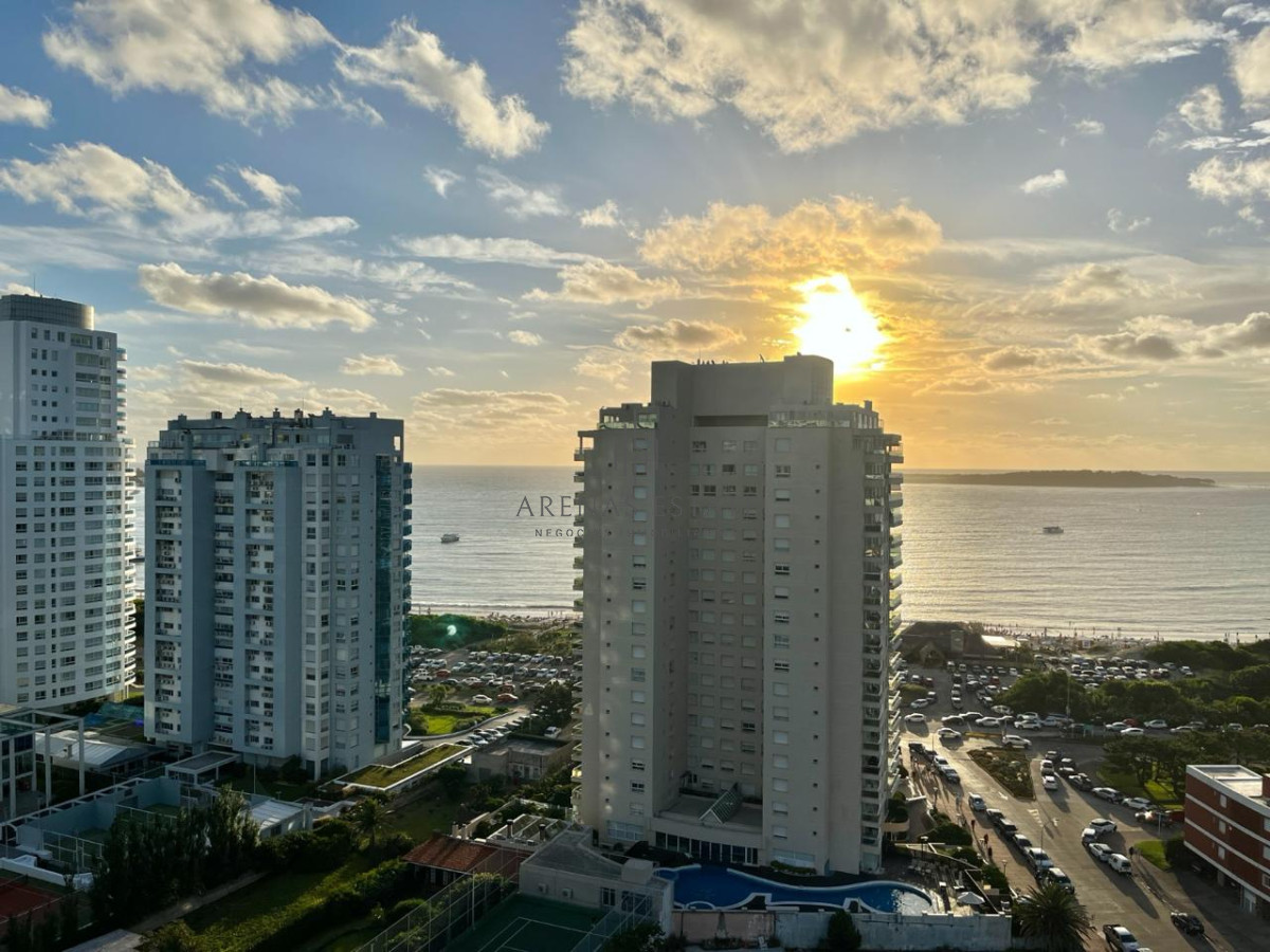 Apartamento ID.3473 - Apartamento  en Venta de 3 dormitorio en Playa Mansa , Torre Miami Boulevard