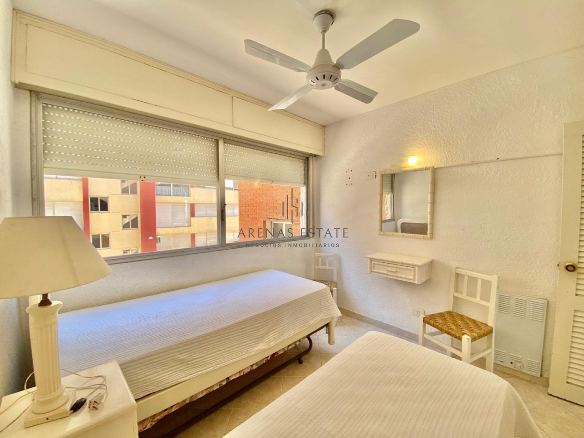 Apartamento ID.4259 - Apartamento de 2 dormitorio y medio en Primera lineal de Playa brava , Punta del este 