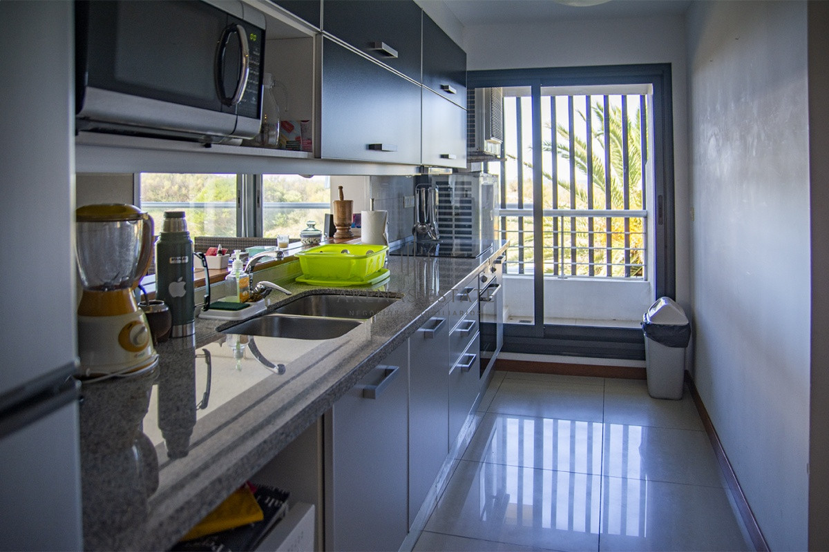 Apartamento ID.3477 - Hermoso departamento en venta, 3 dormitorios + dep. Frente al mar. 