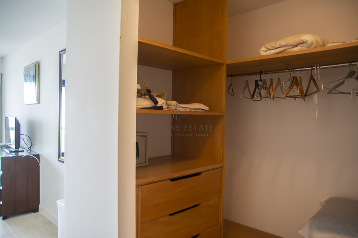 Apartamento ID.2050 - Penthouse en venta muy cómodo e iluminado. 4 dormitorios + dep. 