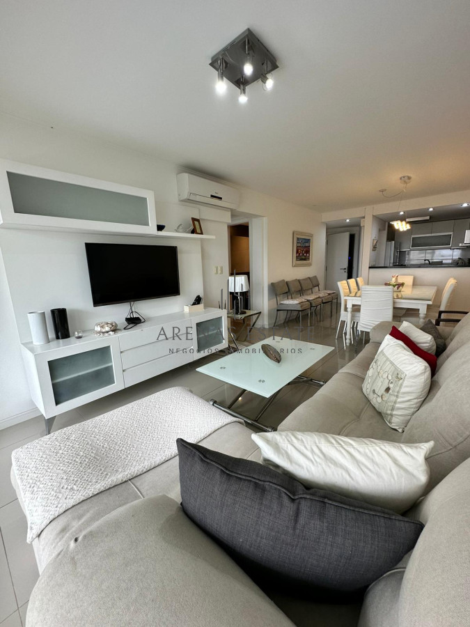 Apartamento ID.3156 - Departamento de 2 dormitorios en venta en Torre Wind. Punta del este