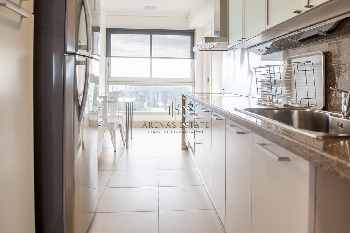 Apartamento ID.3467 - Espectacular departamento frente al mar en venta, 2 dorm + dep en venta