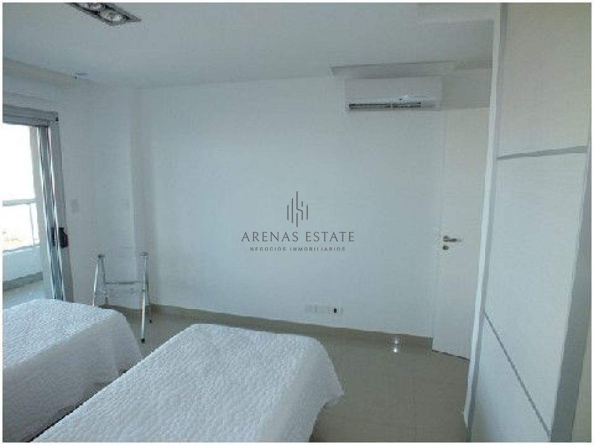 Apartamento ID.2049 - Venta Apartamento de 3 dormitorios en zona Brava, Punta del Este