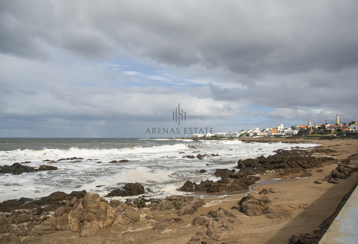 Apartamento ID.2176 - Vende apartamento. Edificio Bonaire. 3 dormitorios con servicios. Brava, Peninsula, Punta del Este