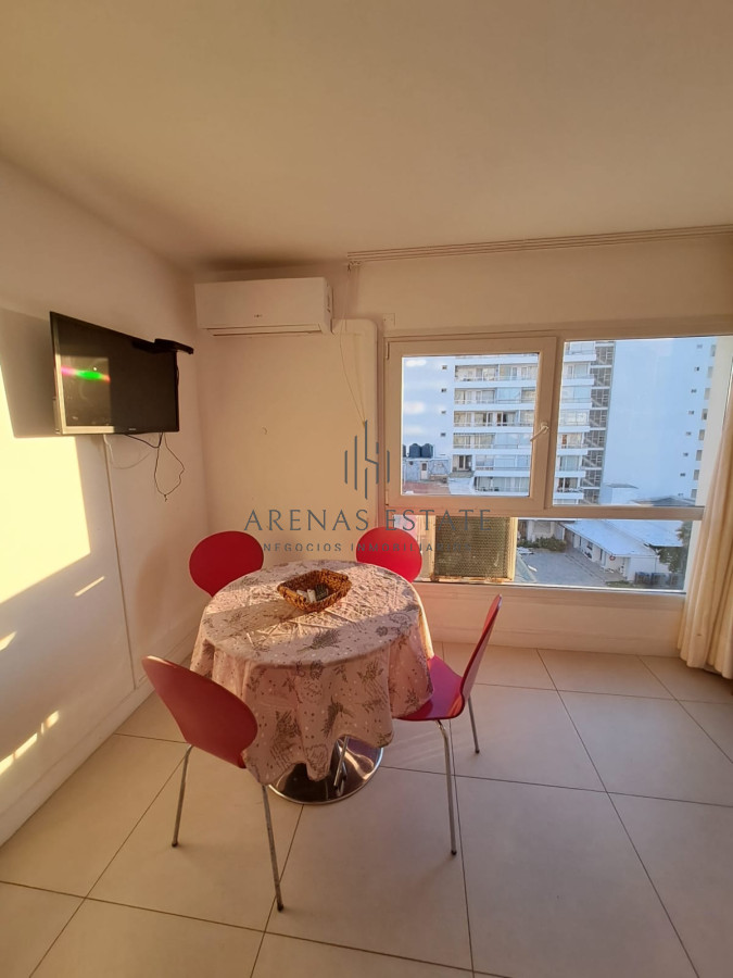 Apartamento ID.3847 - En venta y alquiler apartamento de 1 dormitorio en suite con garage, península, Punta del Este 
