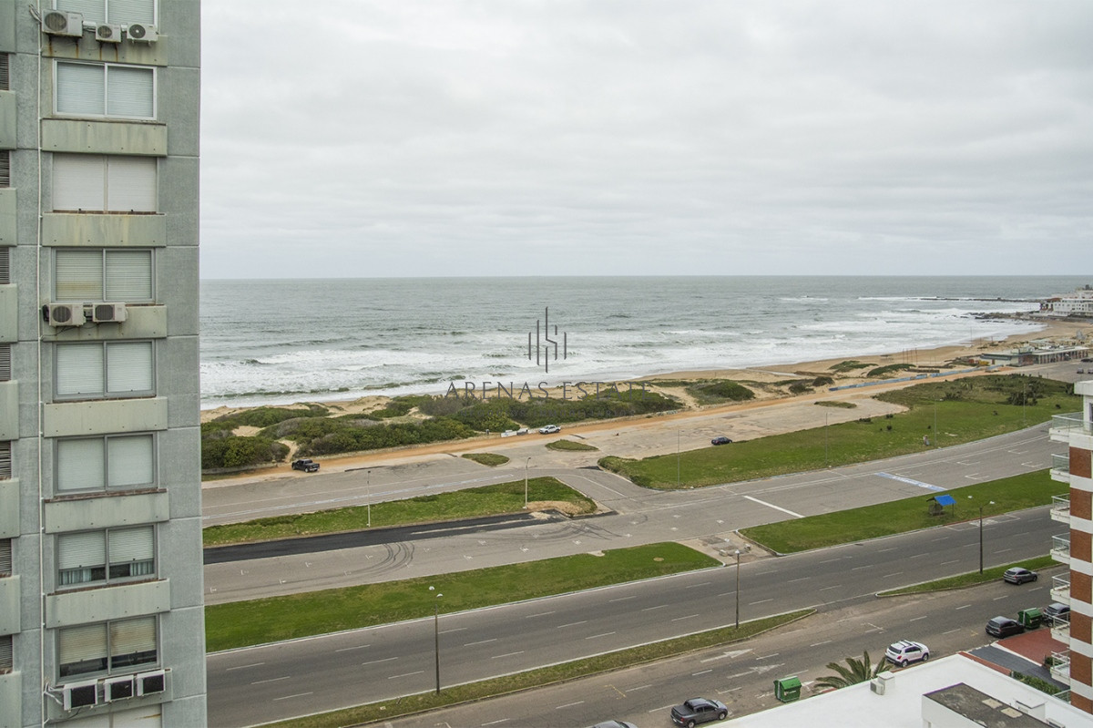 Apartamento ID.2832 - Apartamento en Venta de 3 dormitorios en parada 2 de playa brava, cerca de servicios en Punta del Este 