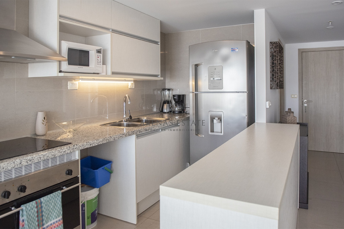 Apartamento ID.3098 - Piso alto con vista panoramica, 1 dormitorio y medio en venta. Punta del Este