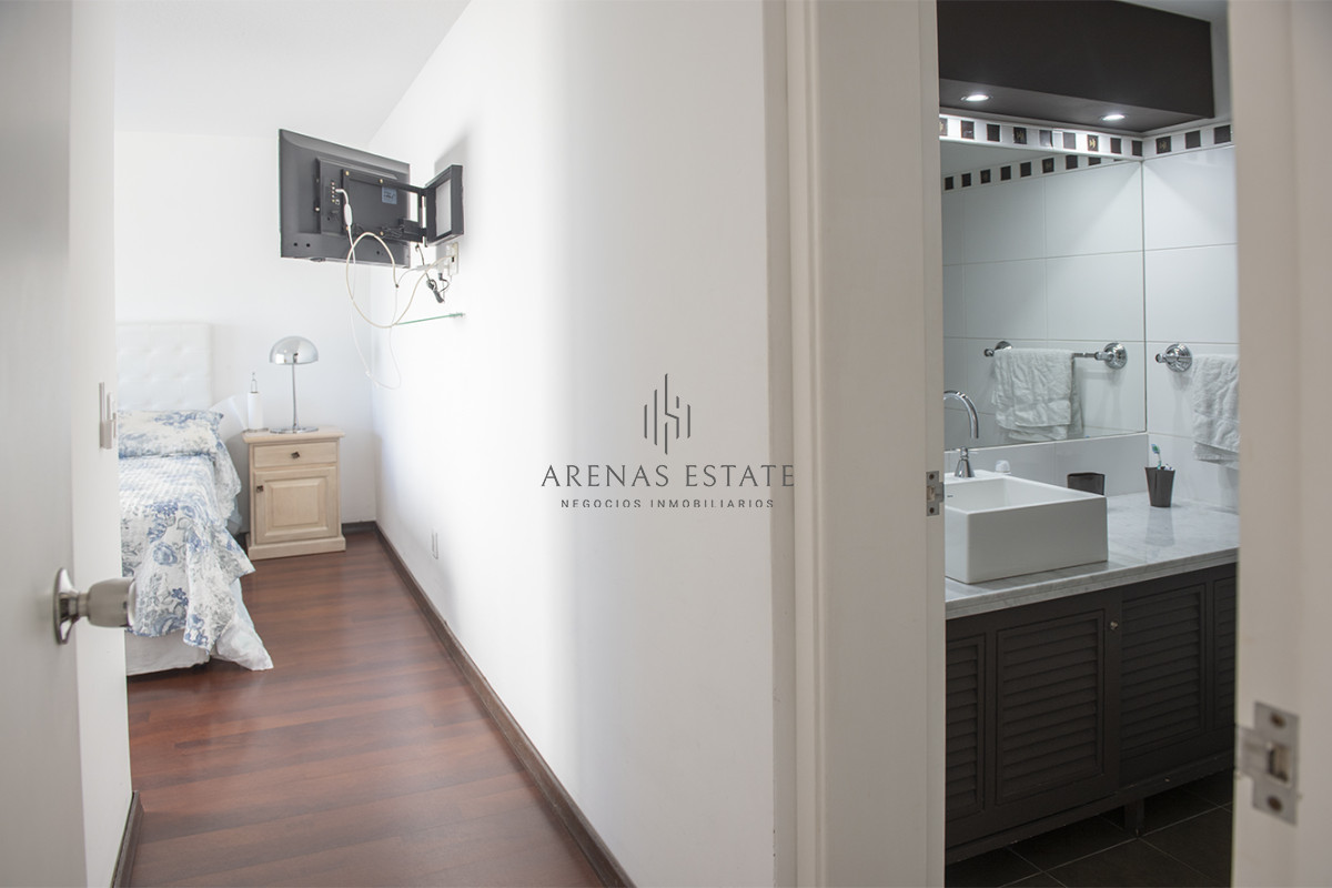 Apartamento ID.3554 - Vende apartamento de 3 dormitorios en Mansa, Punta del Este.