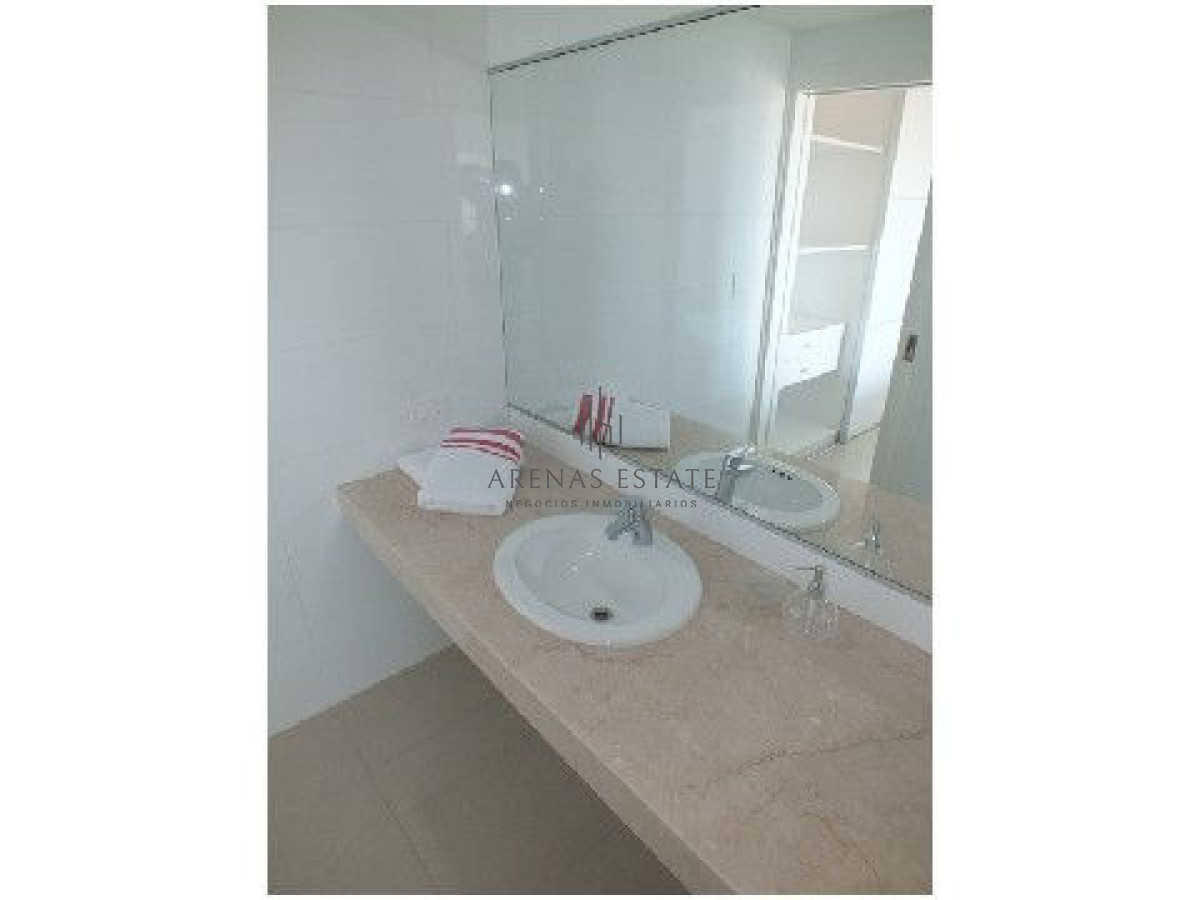 Apartamento ID.2049 - Venta Apartamento de 3 dormitorios en zona Brava, Punta del Este