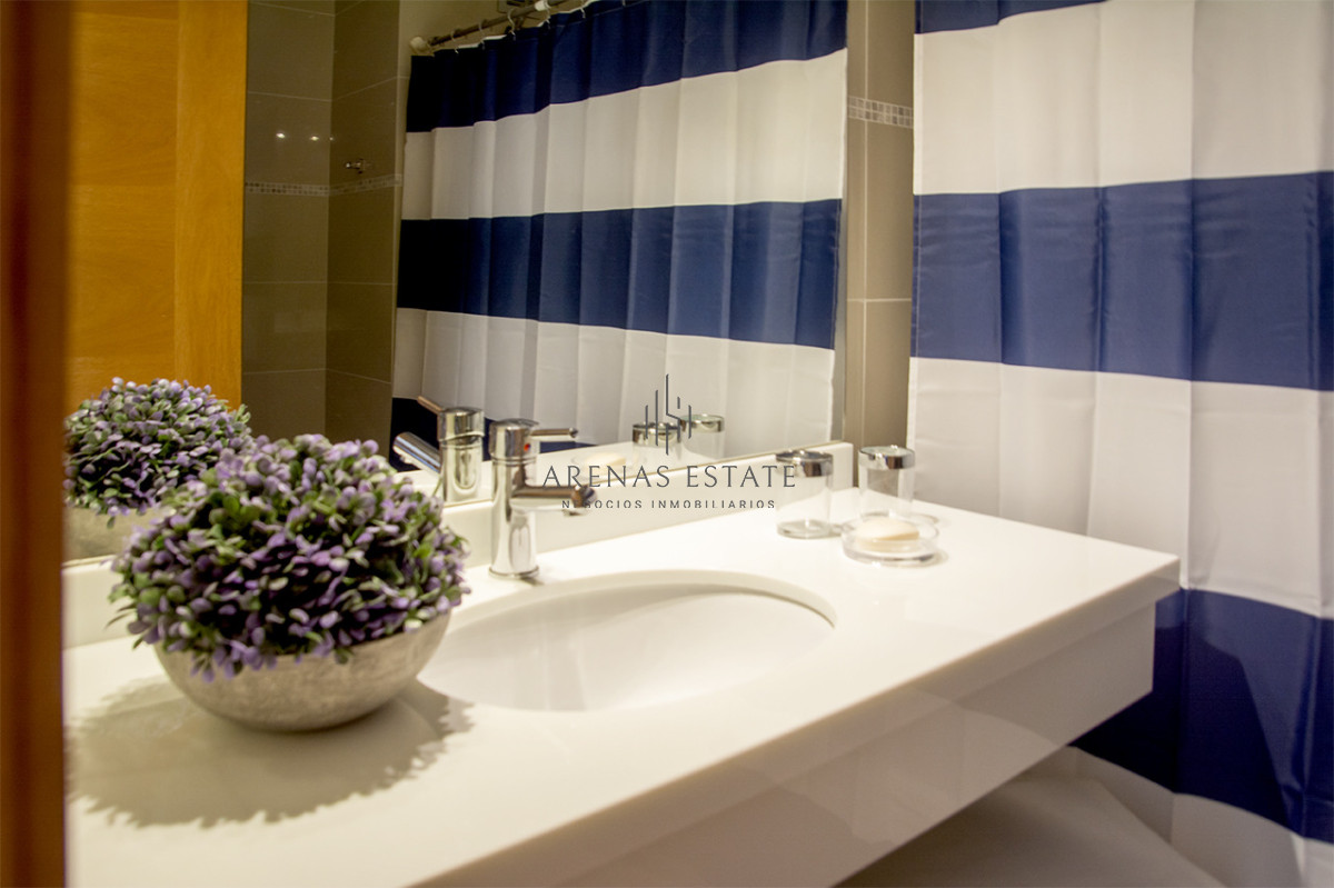 Apartamento ID.4370 - Apartamento de 3 Dormitorios en Playa Mansa en venta  - A Pasos del Mar