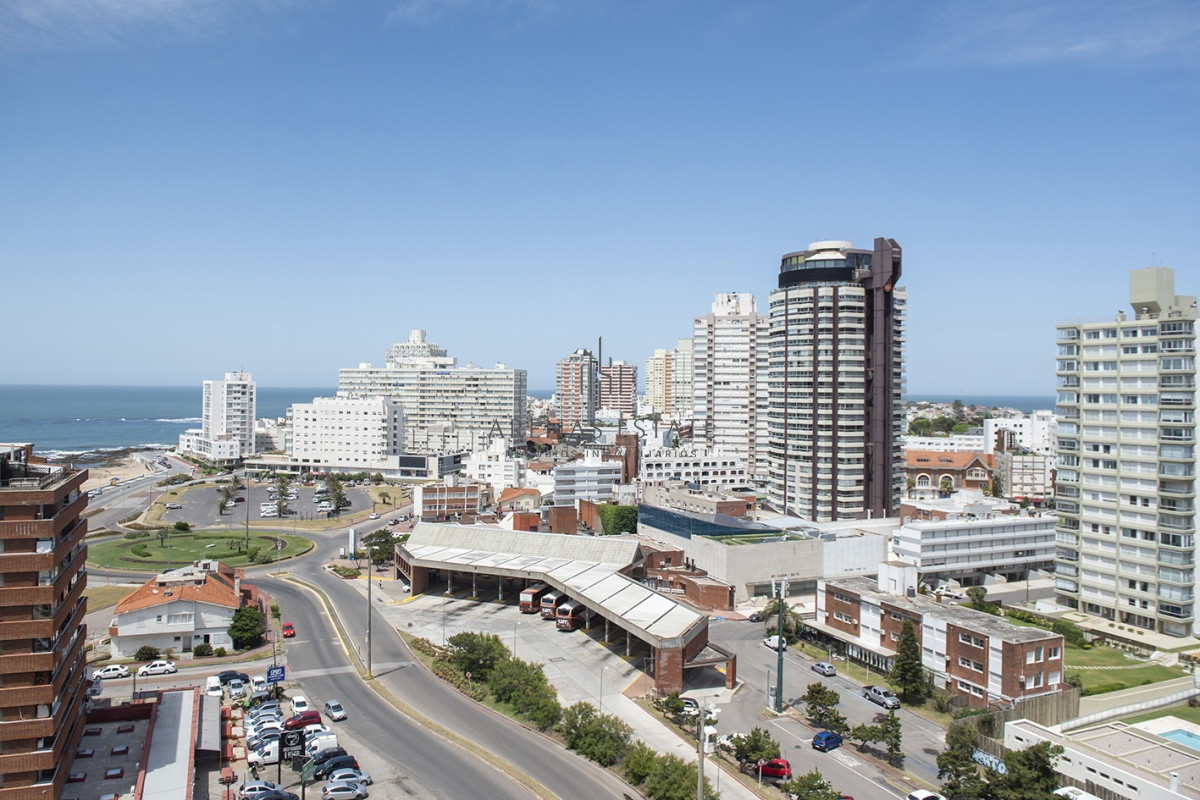Apartamento ID.3376 - Apartamento de 2 dormitorios en Torre Imperiale , Punta del este , Playa Brava 