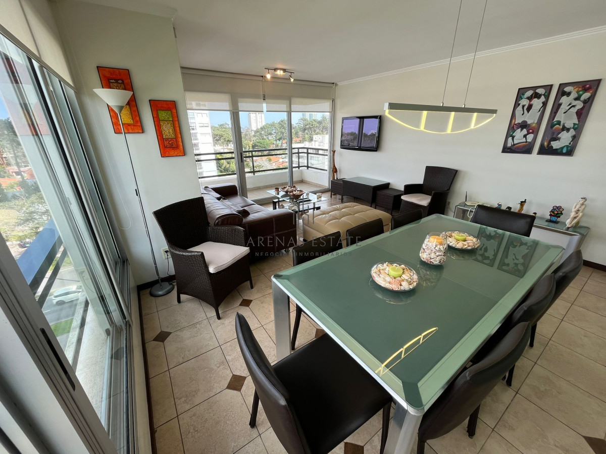 Apartamento ID.3361 - En venta apartamento de 3 dormitorios en Roosevelt, Punta del Este.