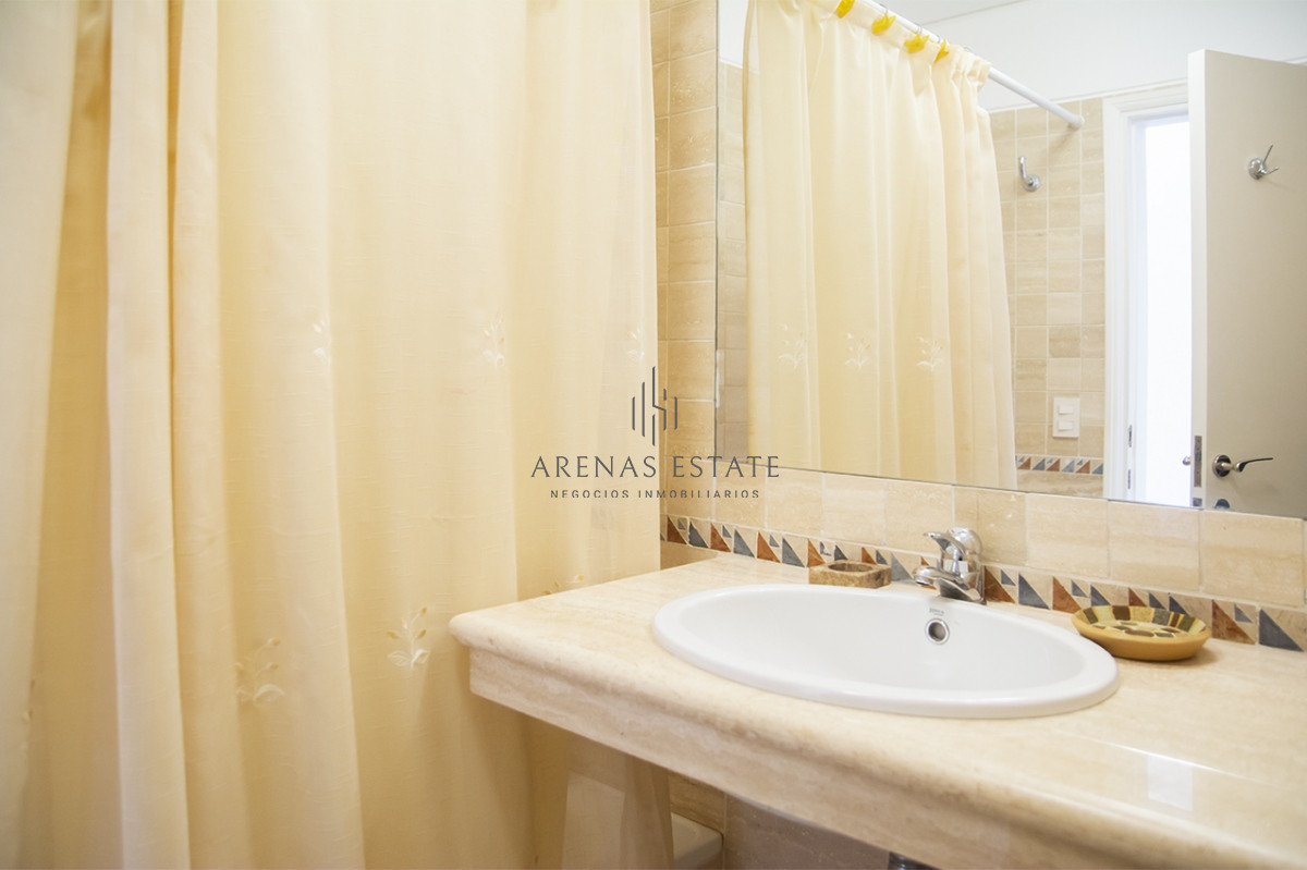 Apartamento ID.2050 - Penthouse en venta muy cómodo e iluminado. 4 dormitorios + dep. 