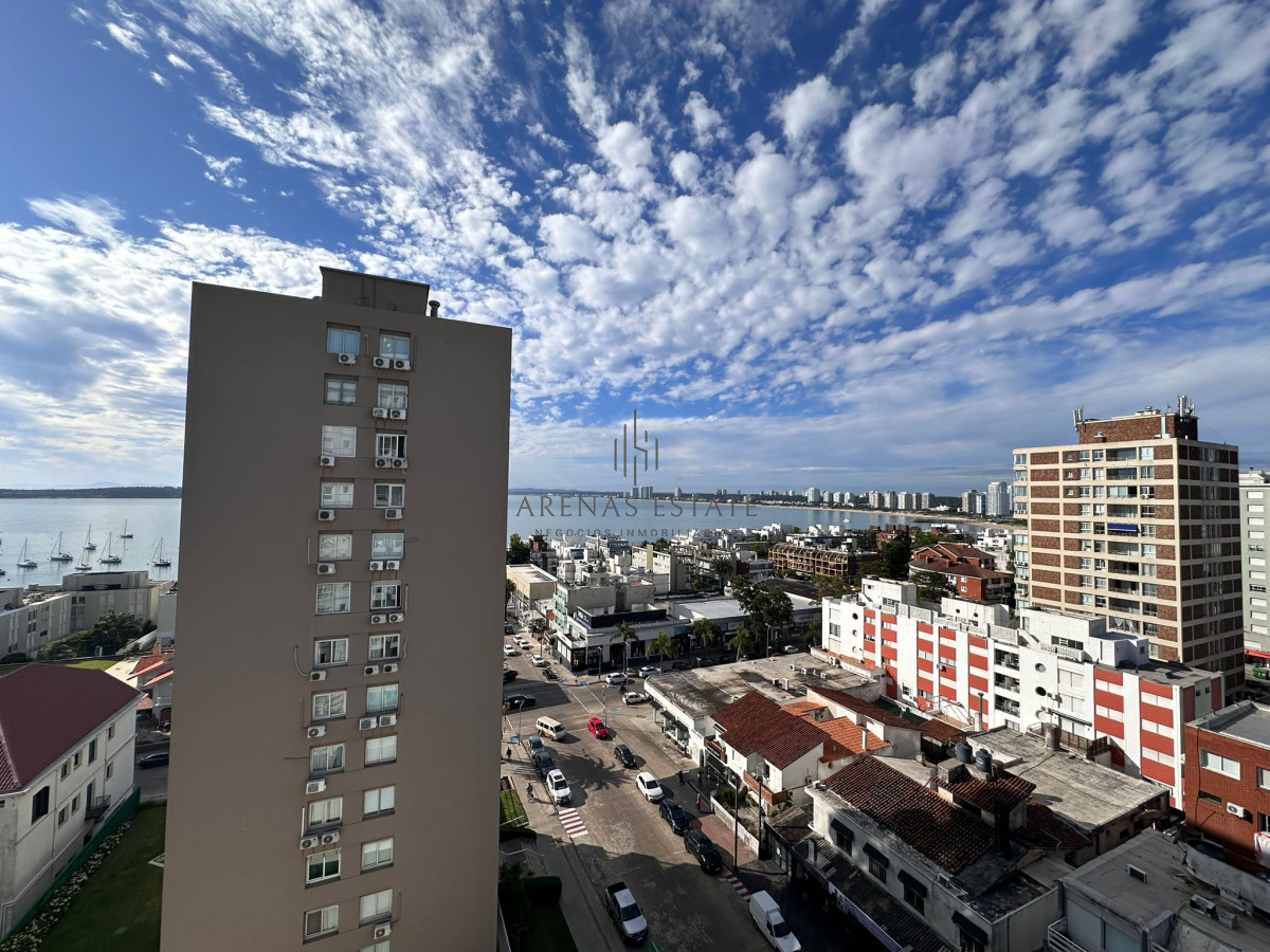 Apartamento ID.3457 - Vende apartamento de 2 dormitorios en Punta del Este
