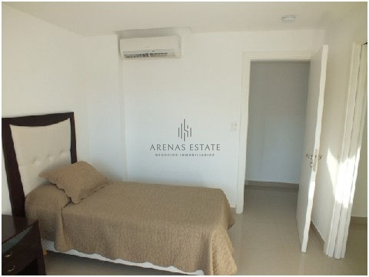 Apartamento ID.2049 - Venta Apartamento de 3 dormitorios en zona Brava, Punta del Este