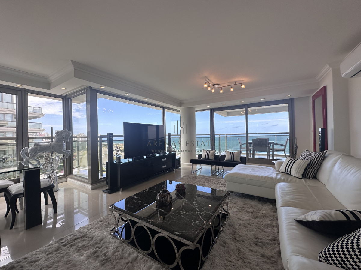 Apartamento ID.3540 - Vende apartamento esquinero de 3 dormitorios en Imperiale, Punta del Este