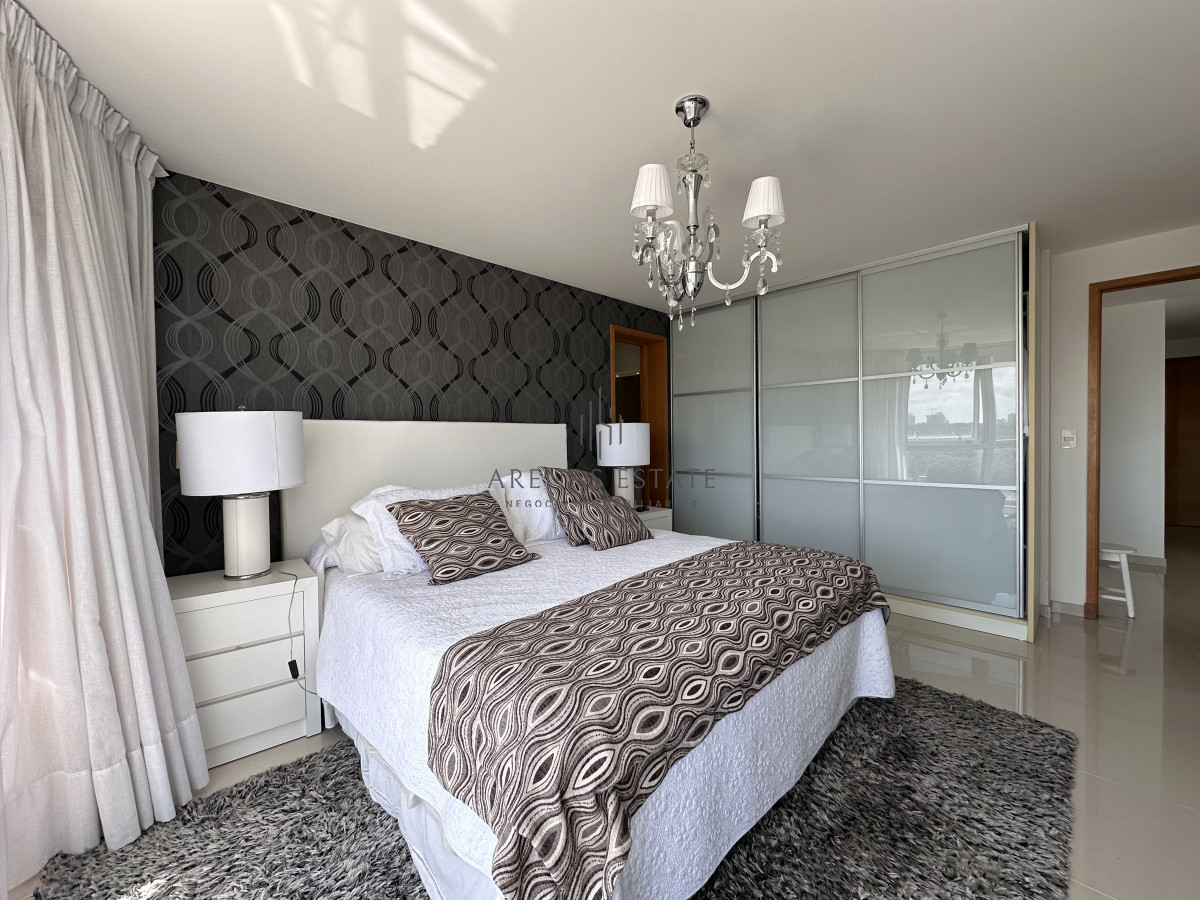Apartamento ID.3489 - Vende Apartamento de 3 dormitorios en Sunrise Tower, Punta del Este 
