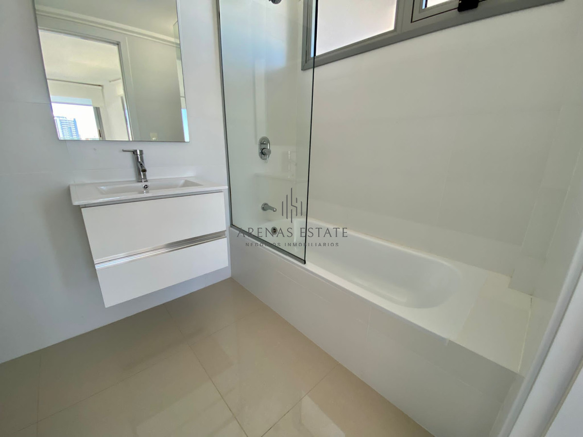 Apartamento ID.814 - Venta Apartamento de 2 dormitorios en Playa Brava a pocos metros del mar!