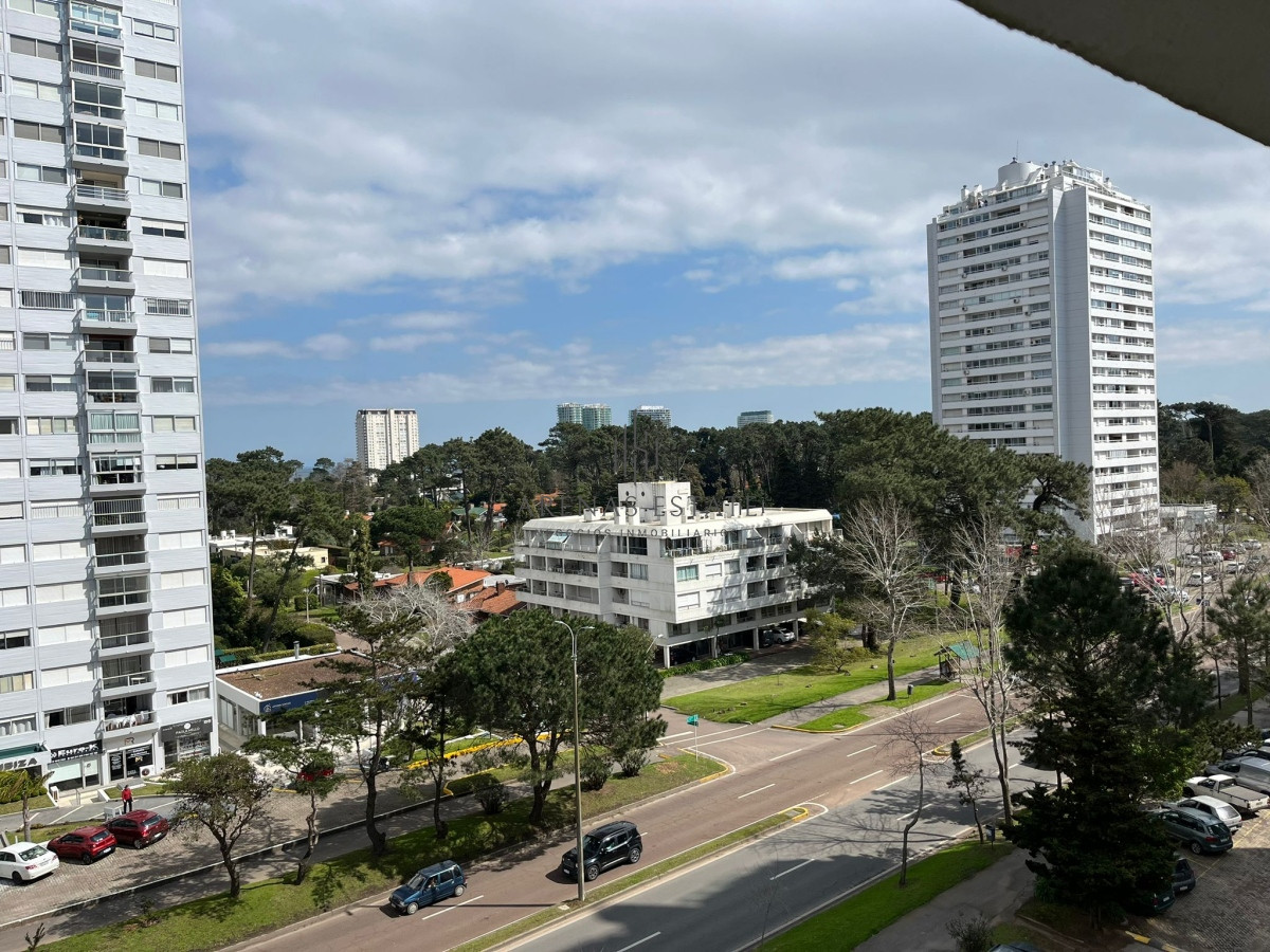 Apartamento ID.3361 - En venta apartamento de 3 dormitorios en Roosevelt, Punta del Este.