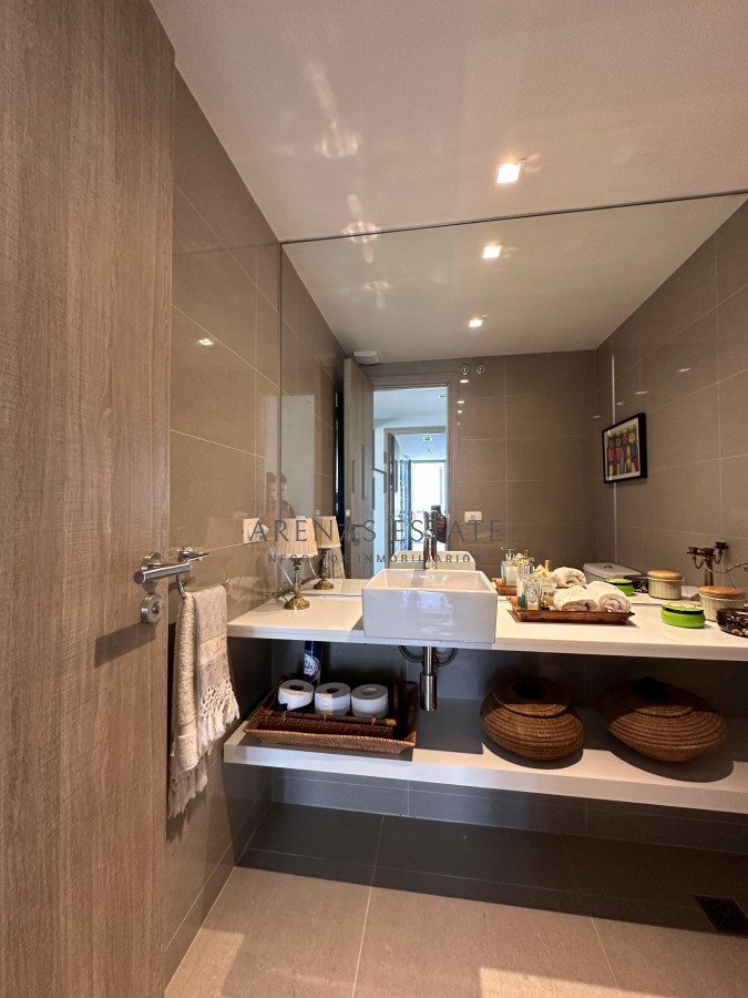 Apartamento ID.3283 - Vende departamento de 2 dormitorios finamente decorado en Torre Onix, Punta del Este
