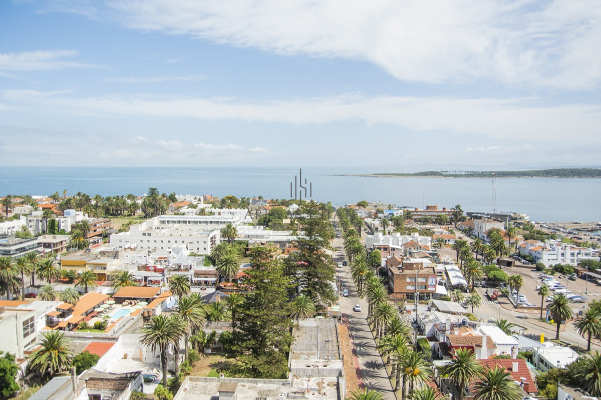 Apartamento ID.2211 - Hermoso departamento de 3 dormitorios a la venta, a pasos del mar
