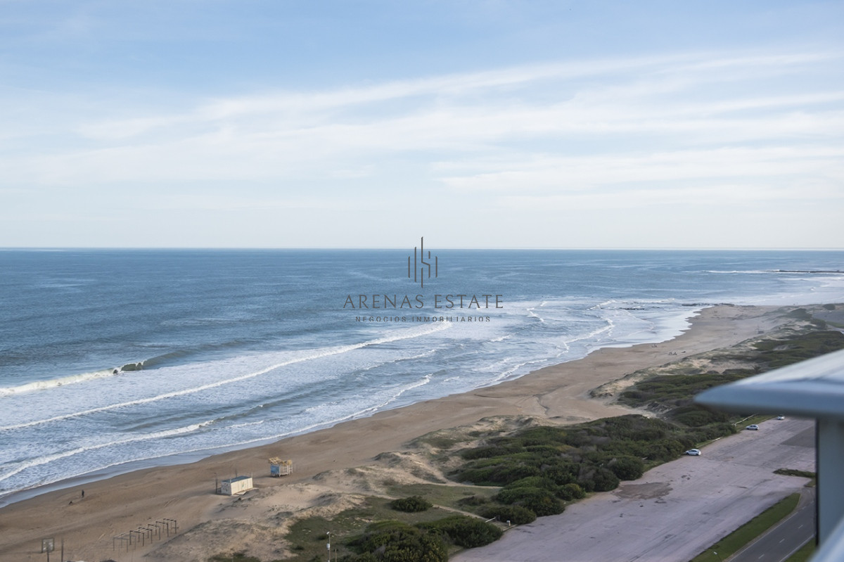 Apartamento ID.3467 - Espectacular departamento frente al mar en venta, 2 dorm + dep en venta