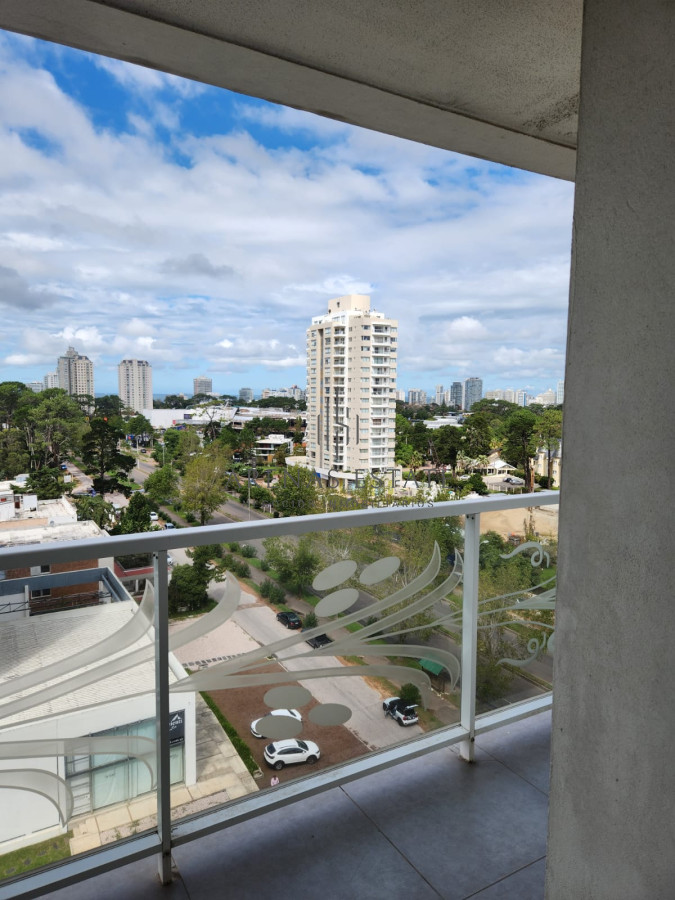 Apartamento ID.1386 - En torre con estilo unico, a pasos de Punta Shoping 1 dormitorio y medio en venta. Torre Yoo