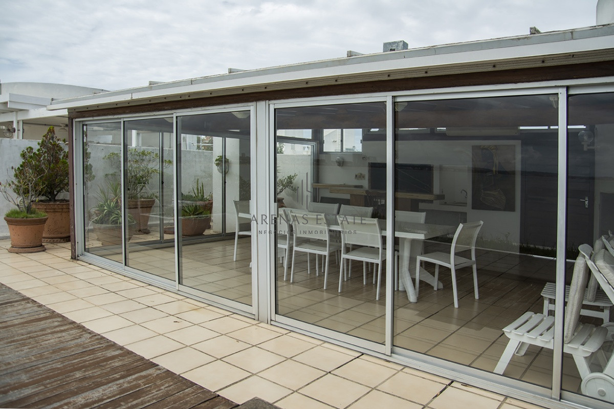 Apartamento ID.2984 - Departamentos en venta de 3 dormitorios Frente al Puerto , Punta del este 