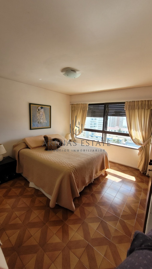Apartamento ID.3805 - Alquiler de departamento en Peninstula, de 3 dormitorios mas dep de servicio, en Punta del Este
