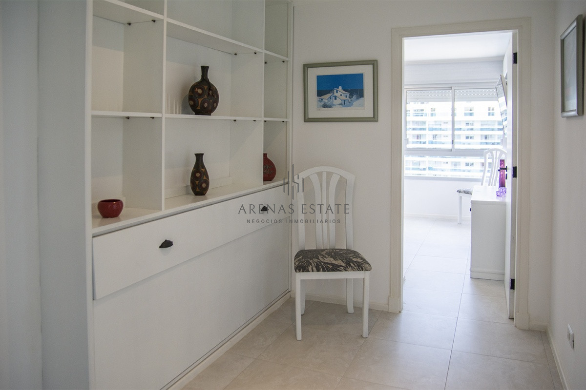 Apartamento ID.2210 - Vende apartamento de 2 dormitorios y medio en Chiverta, Reciclado completo. Punta del Este 