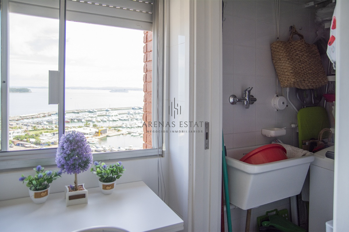 Apartamento ID.2211 - Hermoso departamento de 3 dormitorios a la venta, a pasos del mar