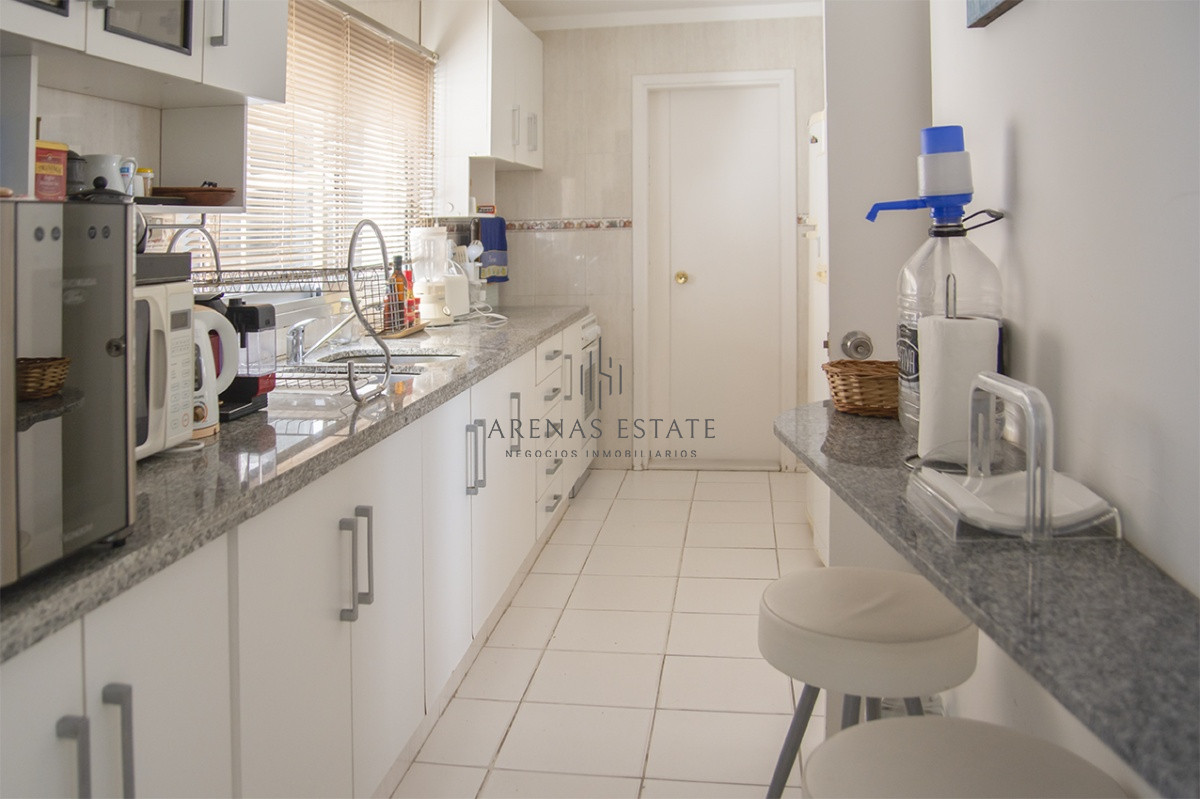 Apartamento ID.3885 - Espectacular Penthouse en venta a pasos del mar. 3 dormitorios + dependencia. Playa Brava.