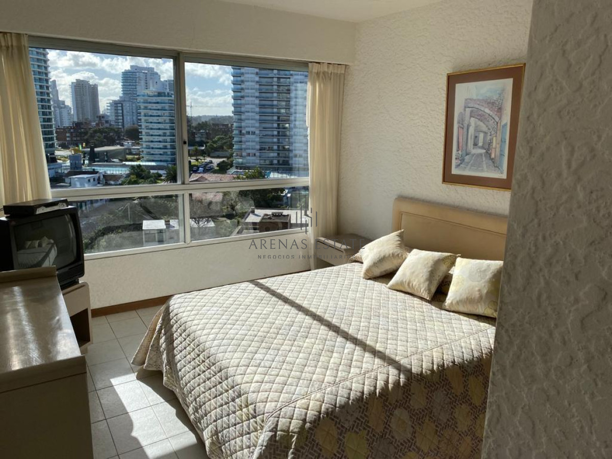 Apartamento ID.3789 - Vende Apartamento de 3 dormitorios en Brava, Excelente edificio.