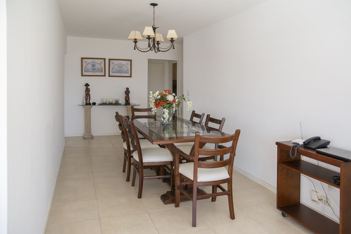 Apartamento ID.1032 - Vende y alquila apartamento de 2 dormitorios en Peninsula, Punta del Este 