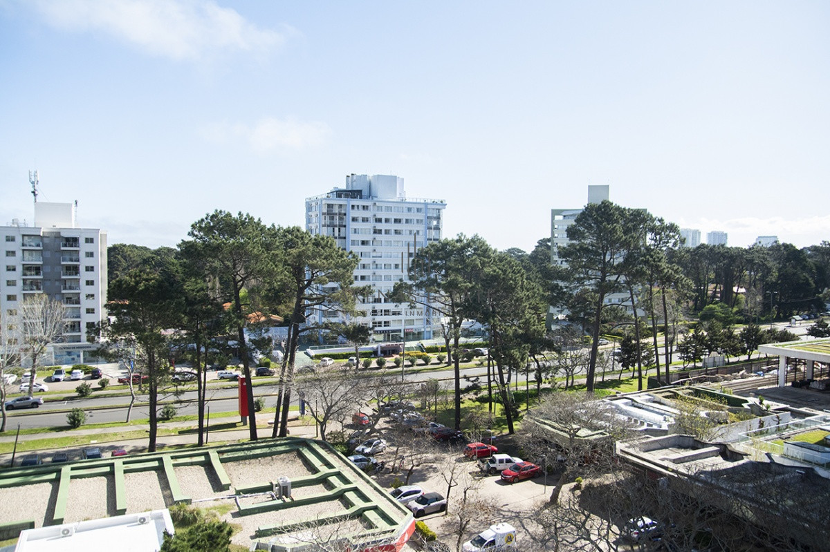 Apartamento ID.2221 - Departamento en venta de 3 dormitorios en Roosevelt Center, Punta del este 