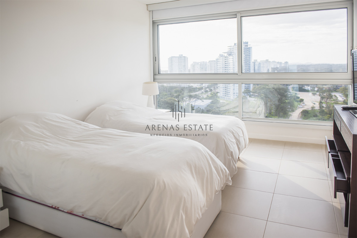 Apartamento ID.3467 - Espectacular departamento frente al mar en venta, 2 dorm + dep en venta