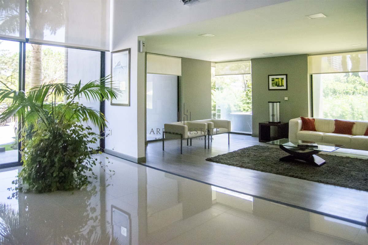 Apartamento ID.4177 - Vende apto de 2 dormitorios con vista al mar en Punta del este